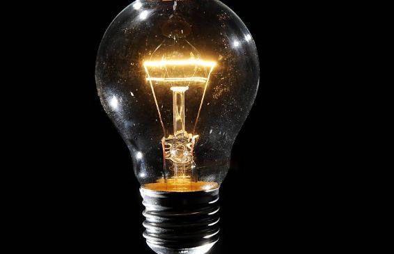 Novo cálculo na conta de luz evitaria disparada de preço em ano eleitoral